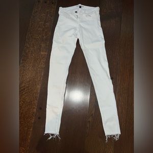 White skinny jeans with frayed bottom